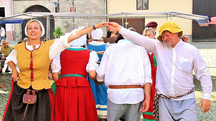 Der Tanz der Landsknechte und Marketenderinnen war gut einstudiert. Foto:  Dieter Britz