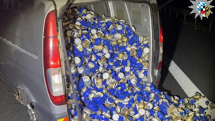 Mit Diebesgut beladenes Auto bleibt auf A3 bei Erlangen liegen