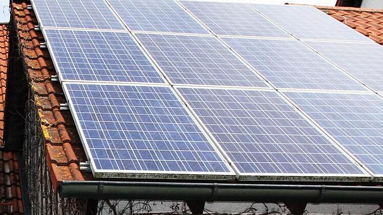 Die Dächer in Weißenbrunn bieten nach Ansicht der Energieagentur Oberfranken noch reichlich Spielraum, um die Gewinnung regenerativer Energien voranzubringen. Foto: Archiv