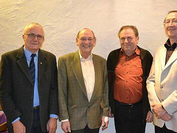 Ehrungen bei den Eigenheimern (von links): Georg Grempler vom Landesvorstand der Siedler-und Eigenheimervereinigung, Fred Back (40 Jahre), Adolf Wehner (40 Jahre) und Vorsitzender Werner Liebenstein (25 Jahre).  Foto: Andreas Lomb