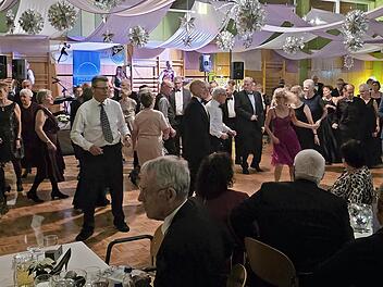 Beim Flashmob f&uuml;llt sich die Tanzfl&auml;che in Windeseile.