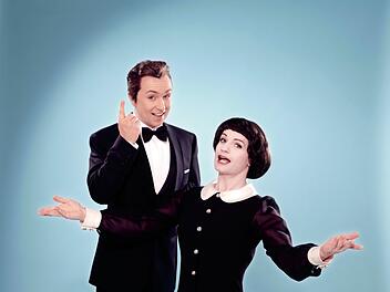 Schlager mal anders: Die Revue "Servus Peter - Oh la la Mireille" der Geschwister Pfister ist schon seit Jahren Kult.