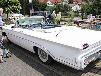 Tolle Autos. Motorräder und auch Züge lockten viele Menschen trotz perfekten Badewetters nach Ebermannstadt. Fotos: fra-press