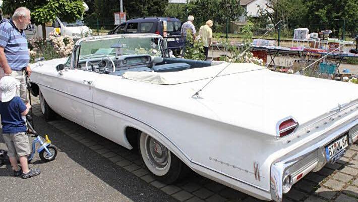 Tolle Autos. Motorräder und auch Züge lockten viele Menschen trotz perfekten Badewetters nach Ebermannstadt. Fotos: fra-press