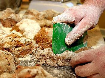 Für die Beschäftigten in der Backstube und im Verkaufsraum wird die Lohntüte jetzt etwas dicker. Foto: NGG