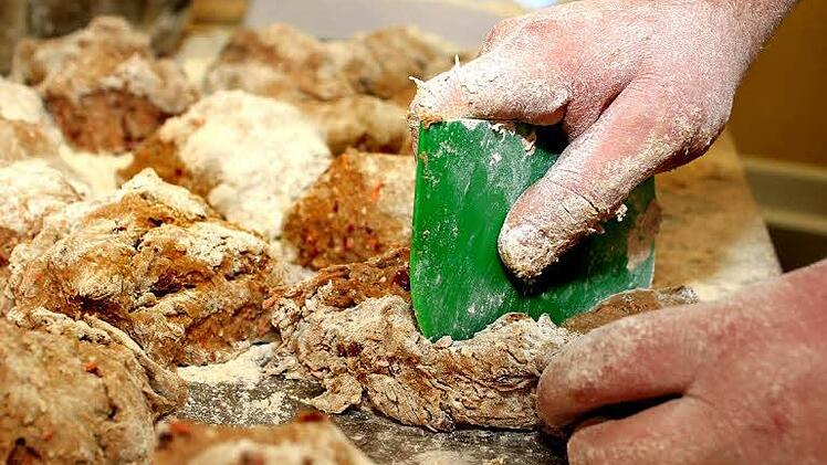 Für die Beschäftigten in der Backstube und im Verkaufsraum wird die Lohntüte jetzt etwas dicker. Foto: NGG