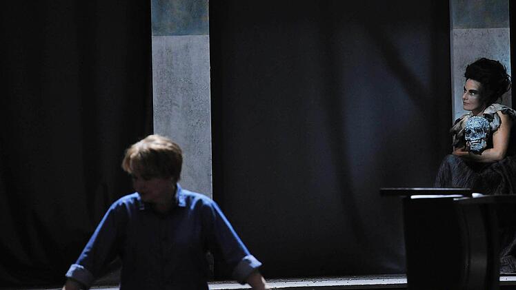 Szene aus Beethovens "Fidelio" am Landestheater Coburg in der Neuinszenierung von Rudolf FreyFoto: Andrea Kremper