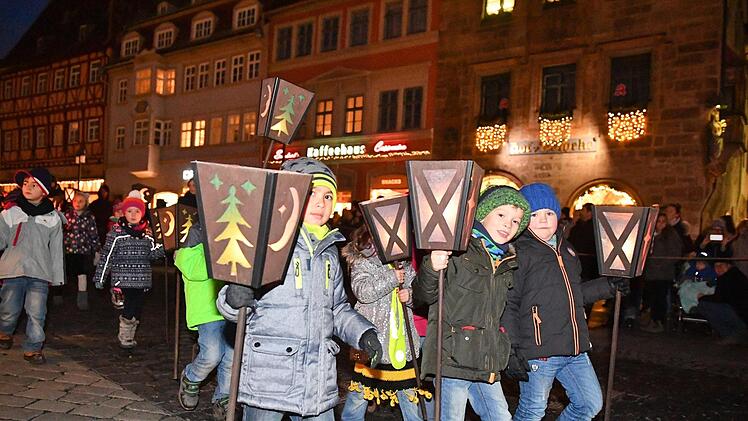 Impressionen von der Eröffnung des Coburger Weihnachtsmarktes. Foto: Ronald Rinklef
