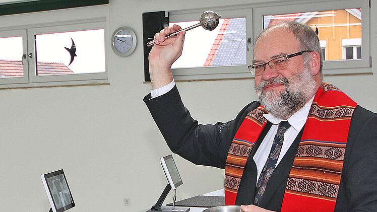 Den neuen Schießstand des Schützenvereins Wannigtal Wermerichshausen e.V.  segnete Pfarrer Peter Rüb.  Foto: Dieter Britz