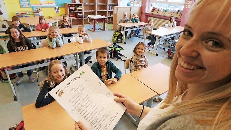 Heute bekommen die Erst- und Zweitklässler in Poxdorf ihre "Kinderzeugnisse".  Foto: J. Hofbauer