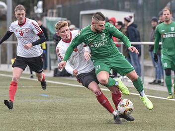 Ob der Sander Kevin Steinmann (rechts) in Hof auflaufen kann, entscheidet sich kurzfristig.  Foto: Ryan Evans