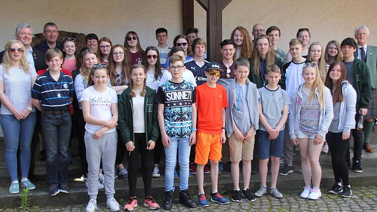 Ein Woche lang erkunden diese 31 Schüler mit ihren fünf Lehrkräften von Ebern aus das Frankenland.