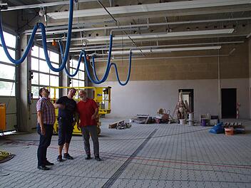 Bei der Besichtigung der Garagen.  Foto: Marco Meißner