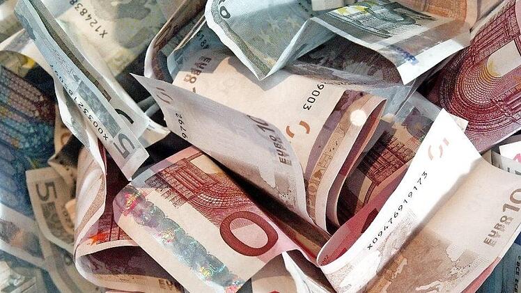 Völlig überraschend sind die Forchheimer Gewerbesteuer-Einnahmen um rund zehn Millionen Euro gestiegen.  Symbolfoto: Jens Wolf/dpa