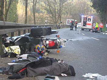 Drei Schwerstverletzte sind das Ergebnis eines Motorradunfalls am Sonntag. Foto: Alexander Löffler