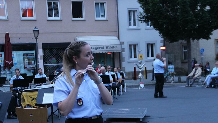 Konzert des Veitshöchheimer Heeresmusikkorps auf dem Münnerstädter Marktplatz. Foto: Heike Beudert