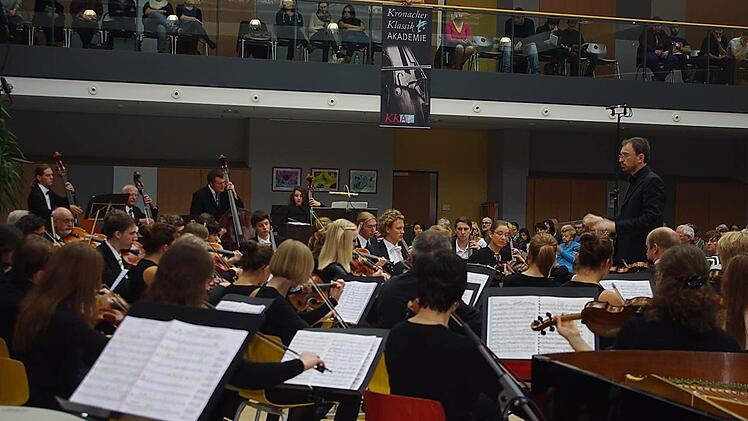 Das Sinfonieorchester der Kronacher Klassik Akademie begeisterte bei seinem Jubiläumskonzert.