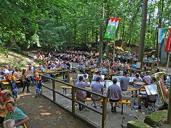 Musik und gutes Essen, das ist das Kirschenfest in Pretzfeld.
