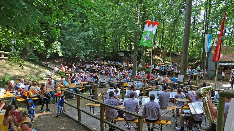 Musik und gutes Essen, das ist das Kirschenfest in Pretzfeld.