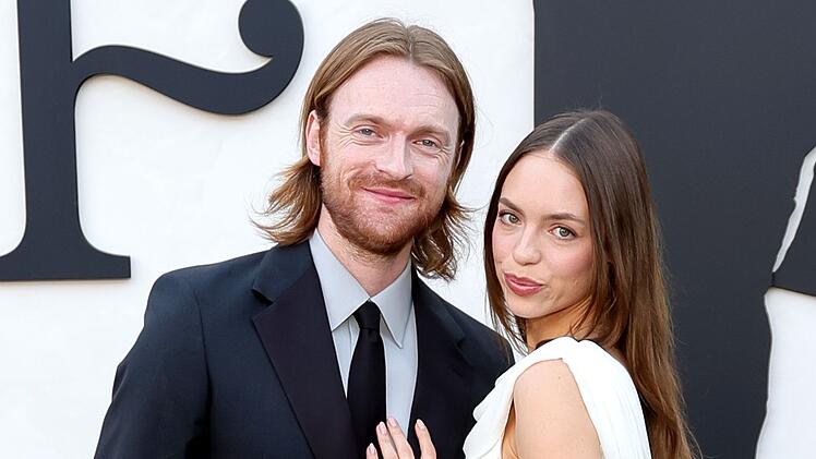 Gl&uuml;cklich im Hafen der Ehe: Finneas O'Connell und Claudia Sulewski haben am Samstag heheiratet.