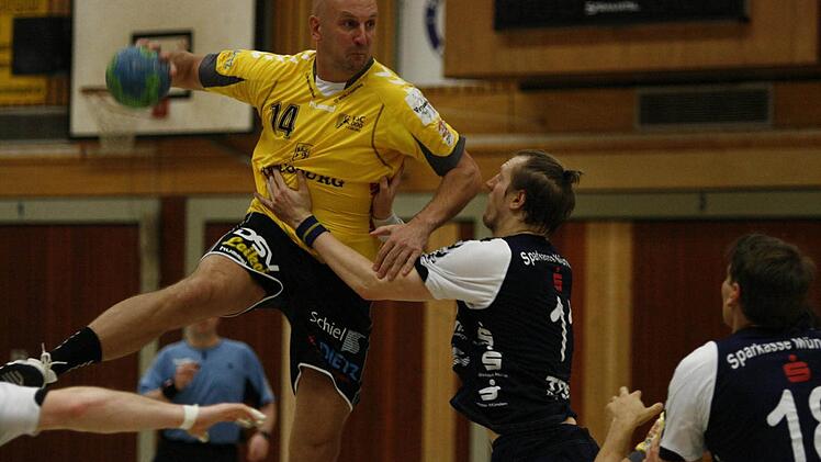 Edel-Joker als Erfolgsgarant: Anton Lakisa, der eigentlich Co-Trainer des HSC Coburg ist.