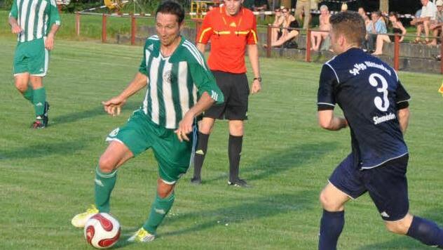 Schlaifhausens Spielertrainer Christian Hassa (l.) verlässt den Verein am Saisonende. Foto: Archiv