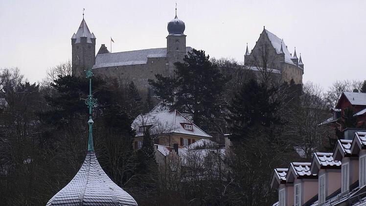 Blick zur verschneiten Veste: Winterimpressionen aus Coburg.Foto: Jochen Berger