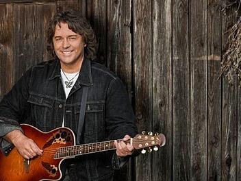 Michael Heck, Gewinner der "GOLDENE 1-Hitparade der ARD", tritt am Sonntag in der Therme Natur in Bad Rodach auf.