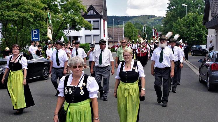 Stark vertreten war der Patenverein aus Burggrub.  Fotos: Gerd Fleischmann