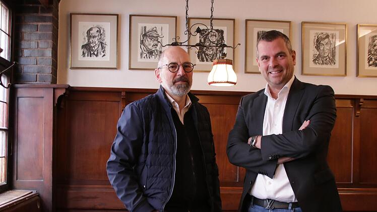 Anton Schick (rechts) hat die Weinstube Hofmann aus Familiennostalgie hergerichtet. Jochen Wehner kümmert sich um das Gastronomische.