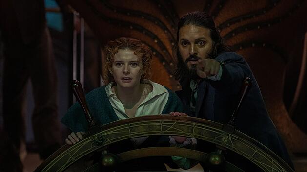 Nemo (Shazad Latif) und Humility (Georgia Flood) erleben in der zehnteiligen ZDFneo-Serie "Nautilus" actionreiche Abenteuer.