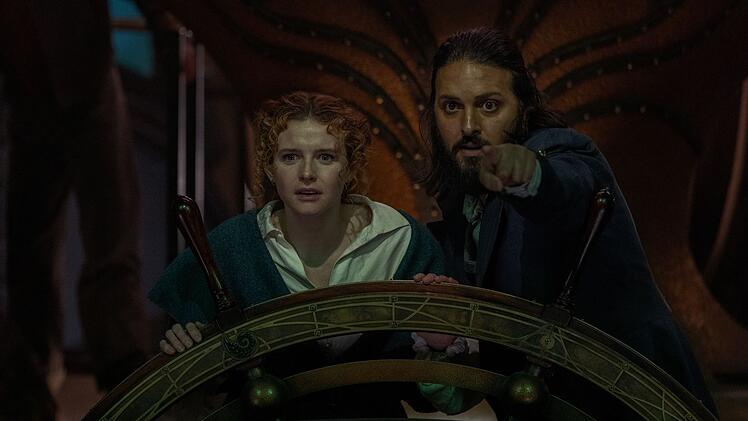 Nemo (Shazad Latif) und Humility (Georgia Flood) erleben in der zehnteiligen ZDFneo-Serie "Nautilus" actionreiche Abenteuer.