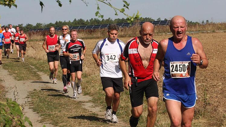 850 Sportler fanden bei sommerlichen Temperaturen den Weg zum Wald- und Naturlauf in Rannungen.