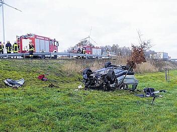 Zwei Menschen nach Unfall auf der A 3 schwer verletzt