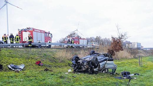 Zwei Menschen nach Unfall auf der A 3 schwer verletzt