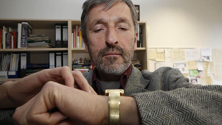 Fritz Reheis in seinem Büro an der Bamberger Uni Foto: Matthias Hoch
