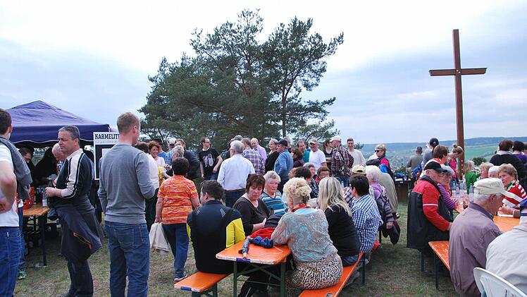 Segnung des neuen Gipfelkreuzes Fotos: Manfred Mellenthin