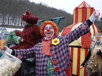 Die Stimmung war klasse beim Althütter Faschingszug.Alle Fotos: Sabine Weinbeer