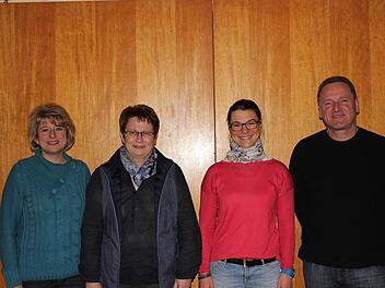 Margarethe Böhm (von links), Roswitha Kraft, Simone Jäckel und Rudi Will erhielten bei der Jahresversammlung des SC Motten eine Auszeichnung für 25 Jahre Mitgliedschaft. Foto: Birgit Will
