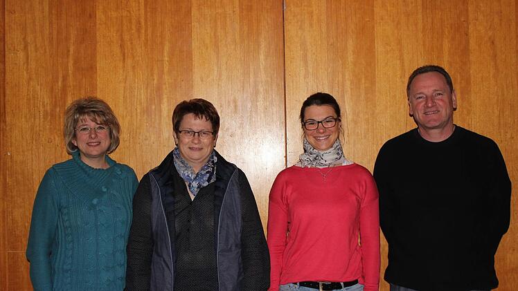 Margarethe Böhm (von links), Roswitha Kraft, Simone Jäckel und Rudi Will erhielten bei der Jahresversammlung des SC Motten eine Auszeichnung für 25 Jahre Mitgliedschaft. Foto: Birgit Will