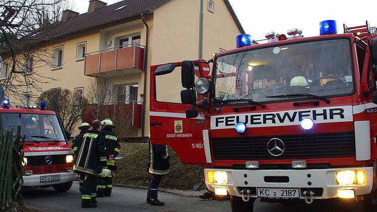 Die Feuerwehr Kronach rückte am Sonntagabend in die Jakob-Degen-Straße aus. Foto: Marco Meißner