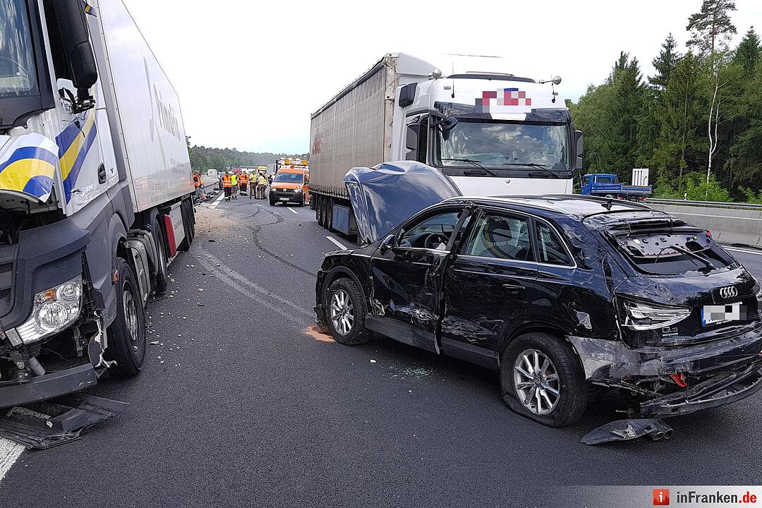 Unfall mit mehreren Fahrzeugen auf der A6 bei Nürnberg-Langwasser