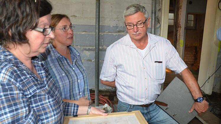 Gute Zusammenarbeit: Christine Misamer und Birgit Srock mit Albert Geinzer (von links)  Fotos: Bernhard Panzer