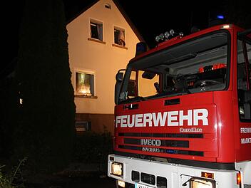 Mitten in der Nacht brach in Schwarzach ein Brand aus. Foto: Sonny Adam