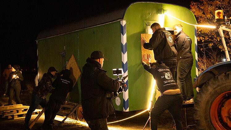 Einige der Nacht- und Nebelaktionen fallen durchaus gef&auml;hrlich aus, etwa der Kampf ums St&uuml;berl vom Verein Hochbr&uuml;ck-Schlei&szlig;heim.