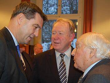 Gedankenaustausch am Rande des IHK-Empfangs: Markus Söder (links) im Gespräch mit Otto Waldrich (rechts) und dem CSU-Bundestagsabgeordneten Hans Michelbach. Fotos: Oliver Schmidt
