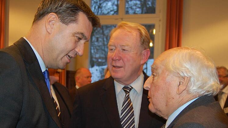 Gedankenaustausch am Rande des IHK-Empfangs: Markus Söder (links) im Gespräch mit Otto Waldrich (rechts) und dem CSU-Bundestagsabgeordneten Hans Michelbach. Fotos: Oliver Schmidt
