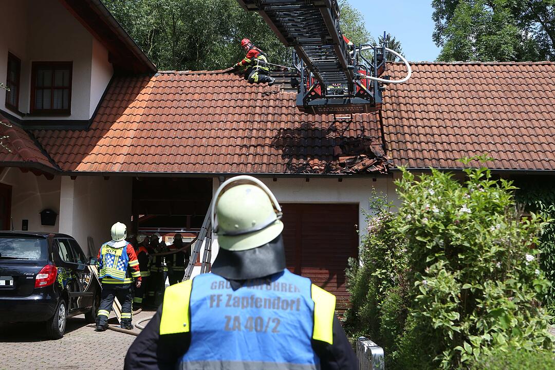 Kreis Bamberg: Brennende Mülltonnen greifen auf Garage und Wohnhaus über