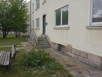 Nicht mehr sanierbar: Die alten Wohnblocks in der Straße "Unterm Buchberg" werden abgerissen und durch barrierefreie Neubauten ersetzt.Foto: Berthold Köhler