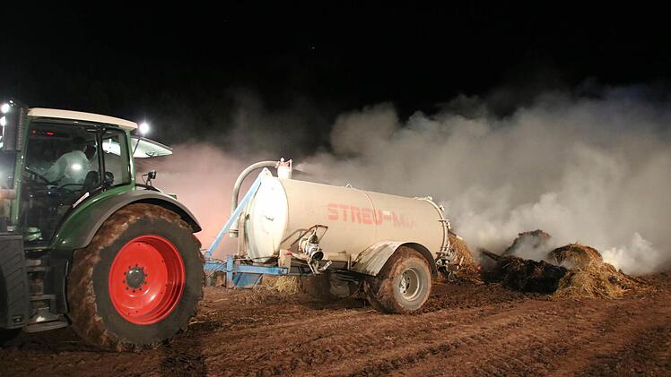 Eindrücke vom Brand in Haard in der Nacht auf Sonntag. Foto: Ralf Ruppert